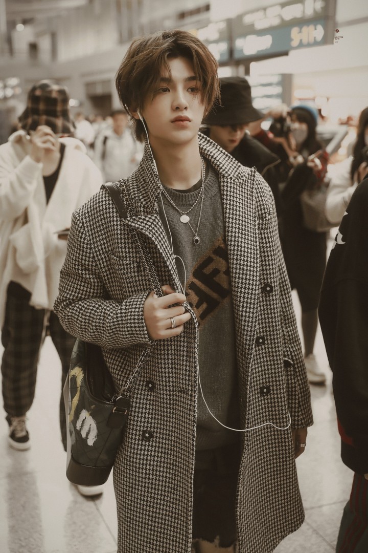 justin黄明昊