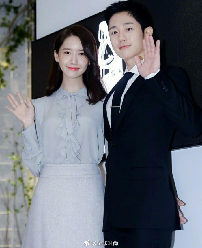 时尚明星#林允儿##丁海寅# 近日为某免税店剪彩,两人站一起真的太美好