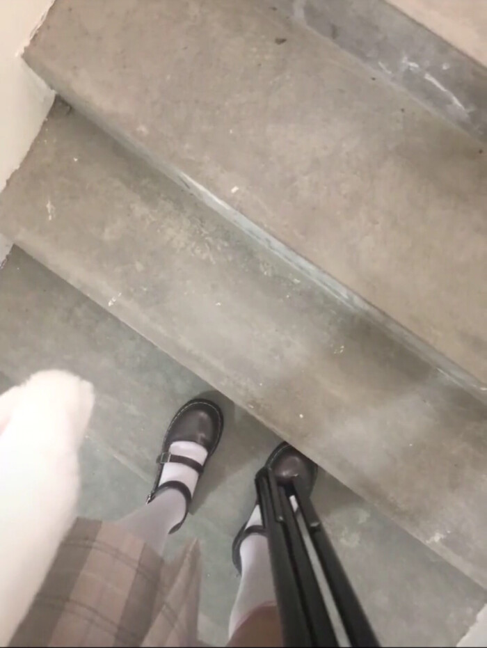 女生注明:黑帮老大美情侣qq二传头像时尚潮流少女动漫图片