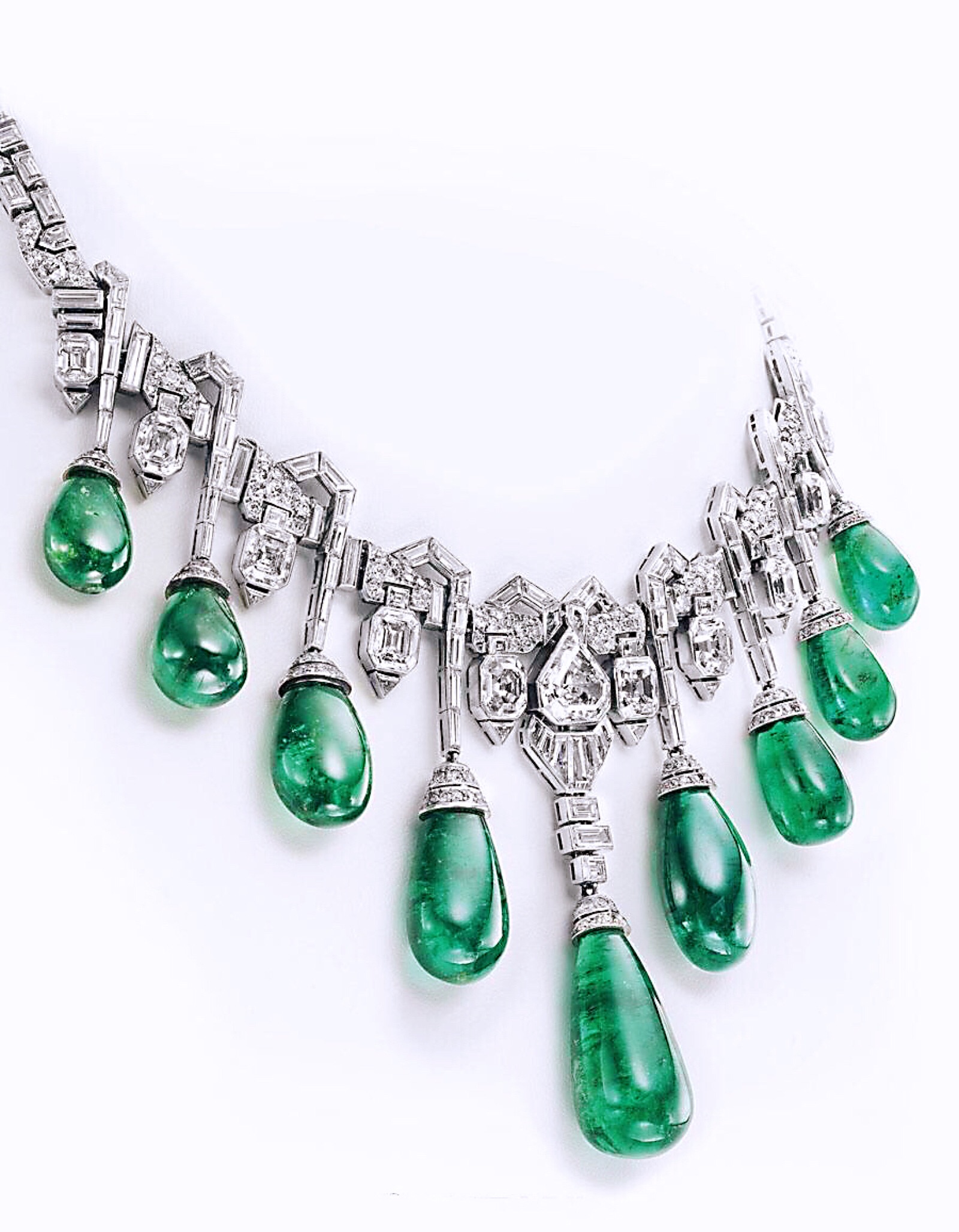 曾属于埃及公主faiza的祖母绿项链,由梵克雅宝在29年设计制作,37年