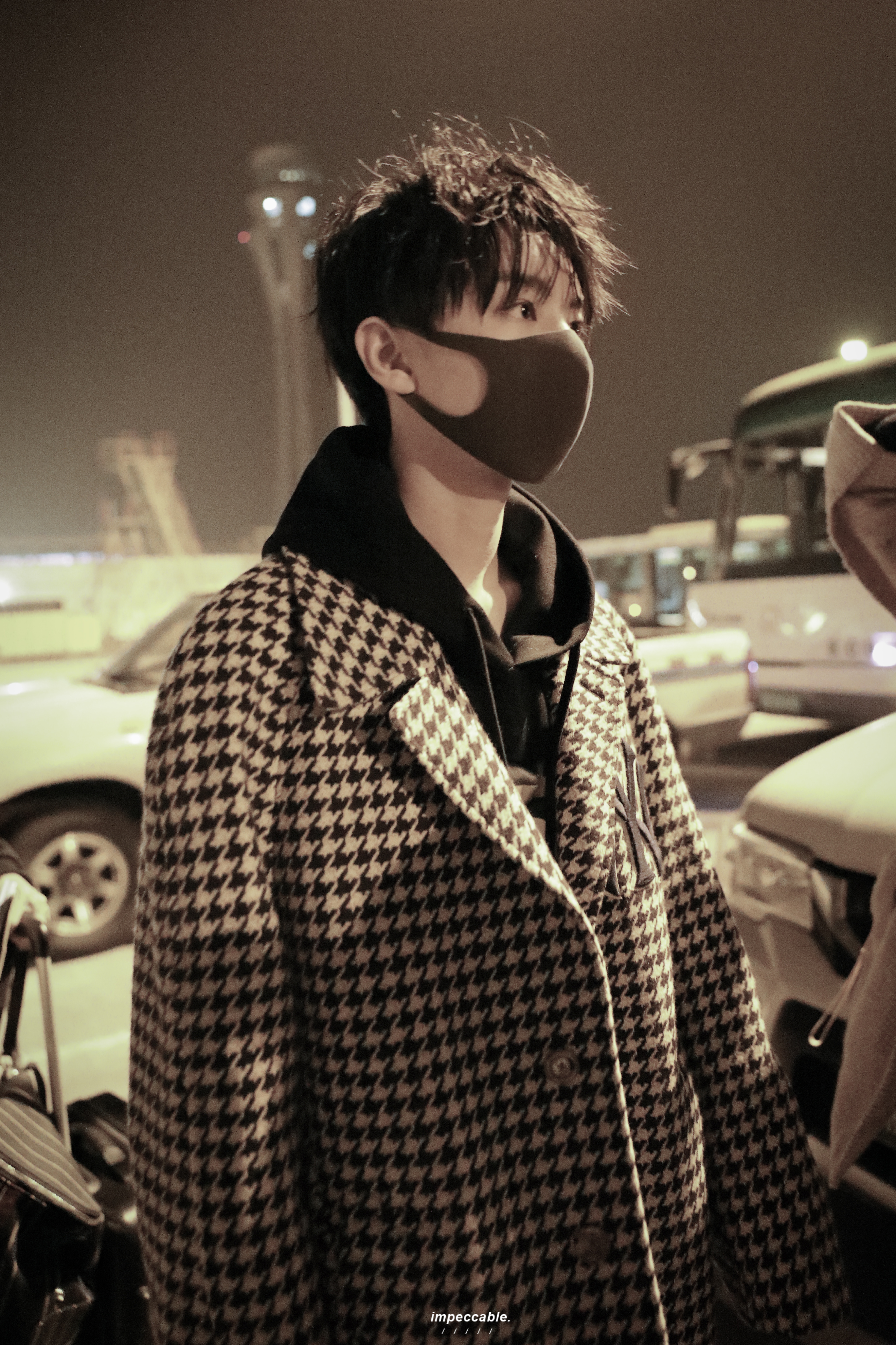 王俊凯×2018.11.11北京—重庆到达×cr:logo