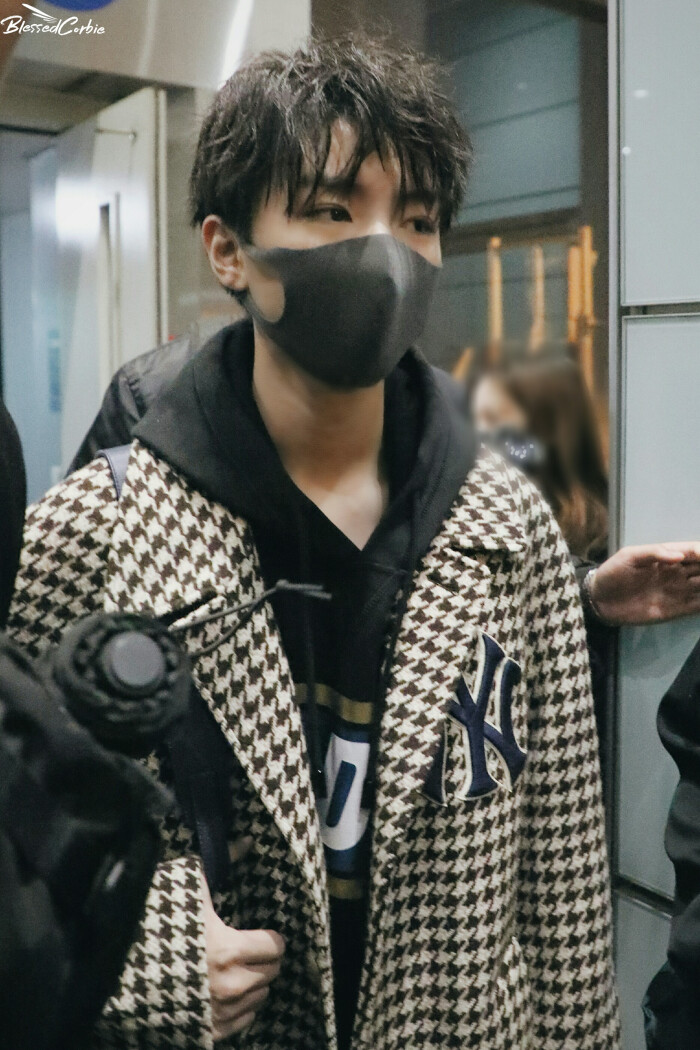王俊凯×2018.11.11北京—重庆出发×cr:logo