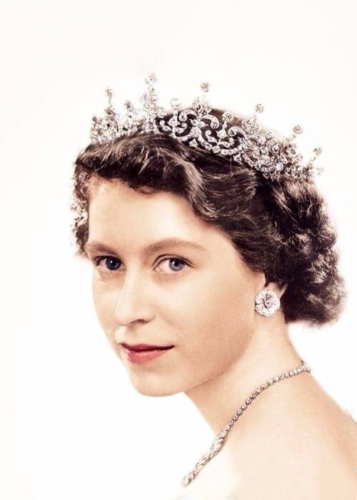 英国现任女王年轻照片图片