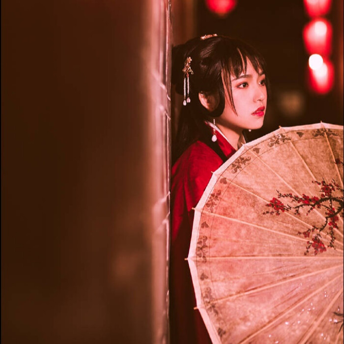 自截古风女灯火阑珊处