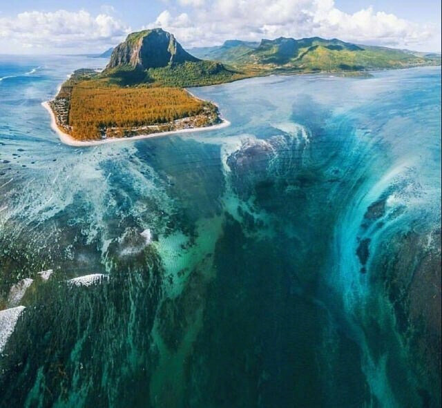 非洲毛里求斯海底瀑布图片