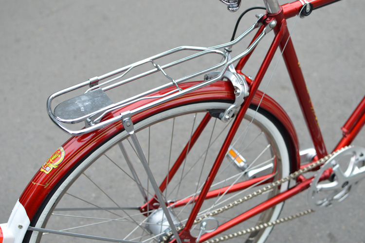 依旧如新,此种颜色在老车中实属罕见,我们根据多年销售自行车的经验