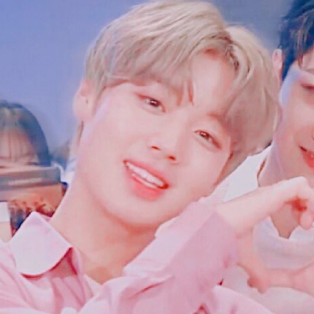  wannaone>朴志训 赖冠霖