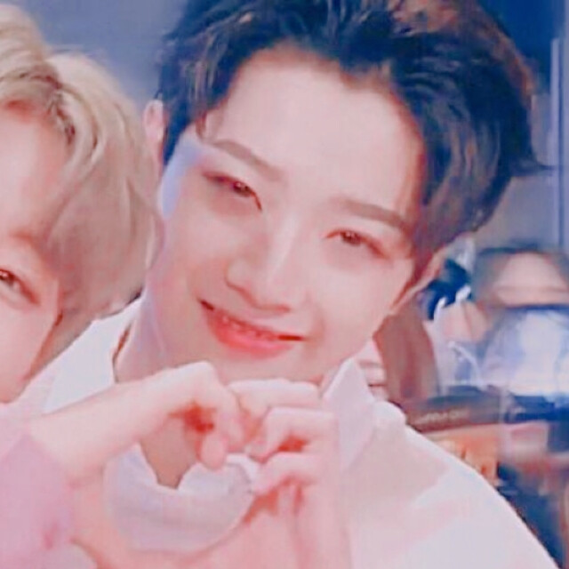  wannaone>朴志训 赖冠霖