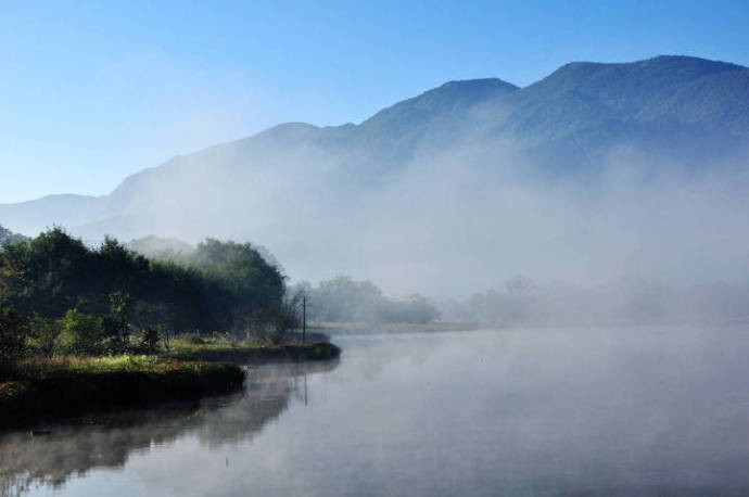 年年陌上生秋草,日日楼中到夕阳.云渺渺,水茫茫.征人归路许多长.