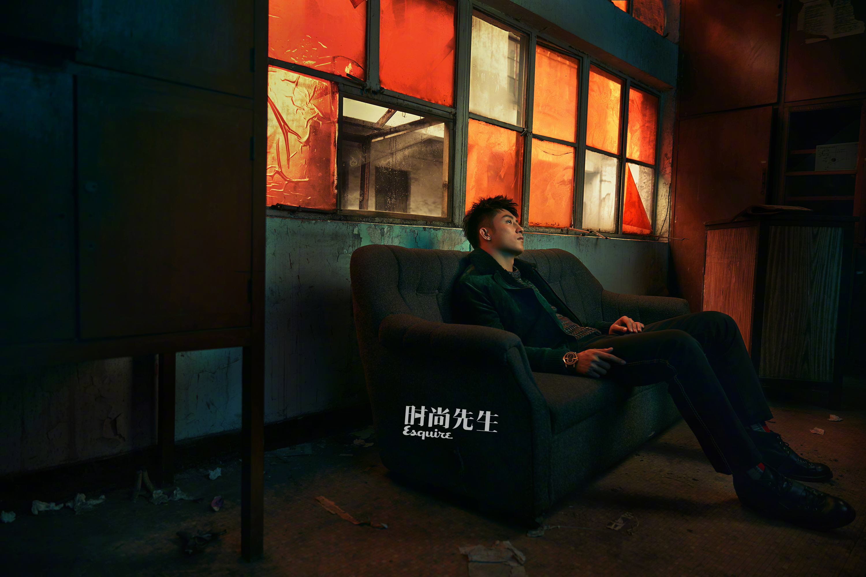 《时尚先生esquire》黑皮书秋冬封面 黄景瑜