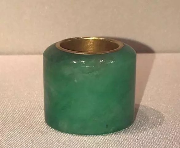 "清代"金镶翠扳指——北京故宫博物院藏品