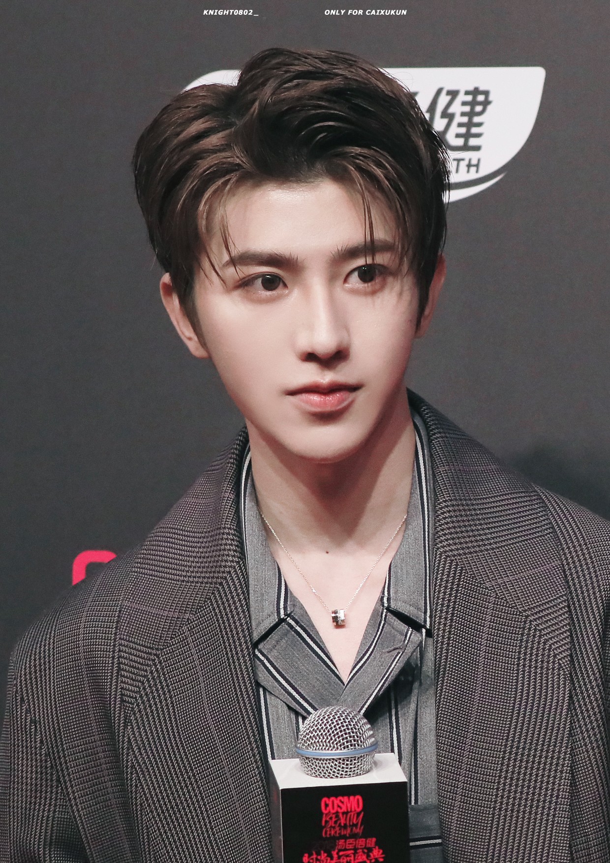 cr:knight0802_蔡徐坤 20181128cosmo时尚美丽盛典(绝美)