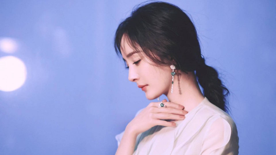 杨幂我已经相信有些人我永远不必等所以我明白在灯火阑珊处为什么会哭