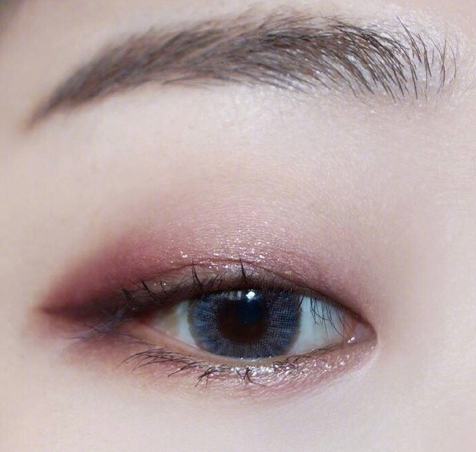 单眼皮女生的眼影搭配参考
