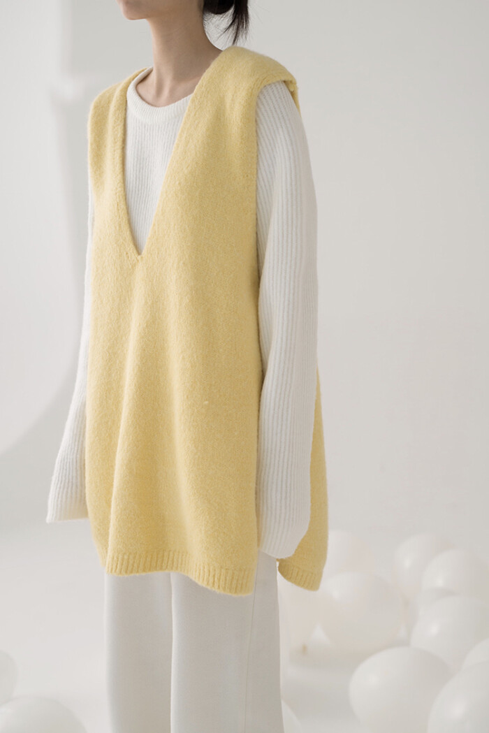 是生活亮点:「中黄色的廓形羊毛毛背心」yellow oversize vest