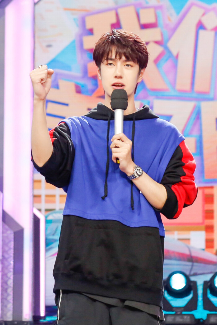 官博更博:#王一博# · #天天向上王一博