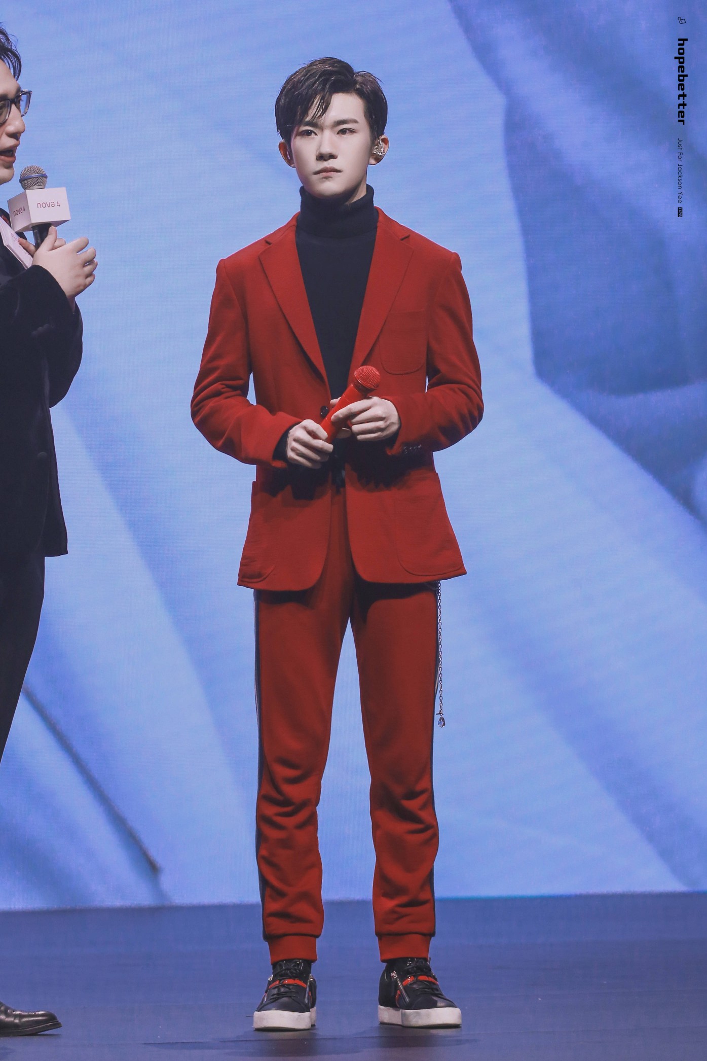 易烊千玺 #tfboys 华为nova4手机新品发布会 华为nova全球代言人