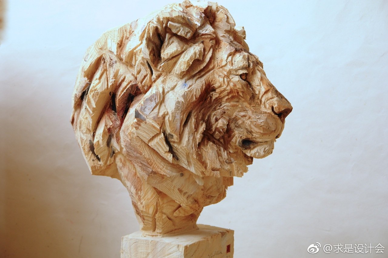 但是是他放弃了传统的刀,从头到尾使用电锯制作.#求是设计会