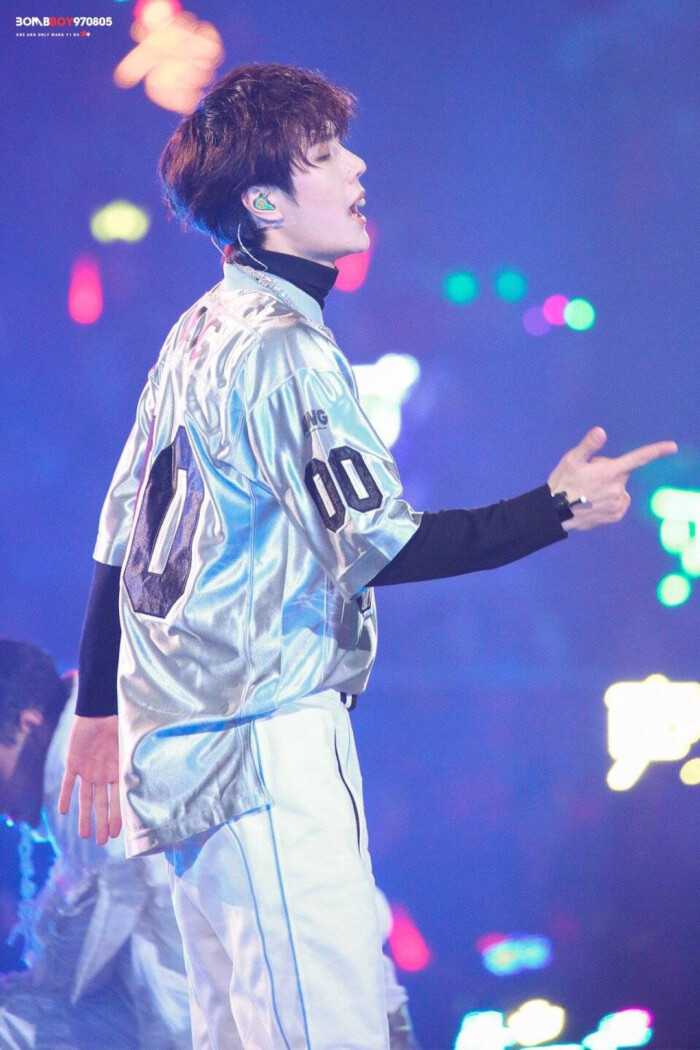 181231 湖南卫视跨年晚会 @uniq-王一博 cr:logo