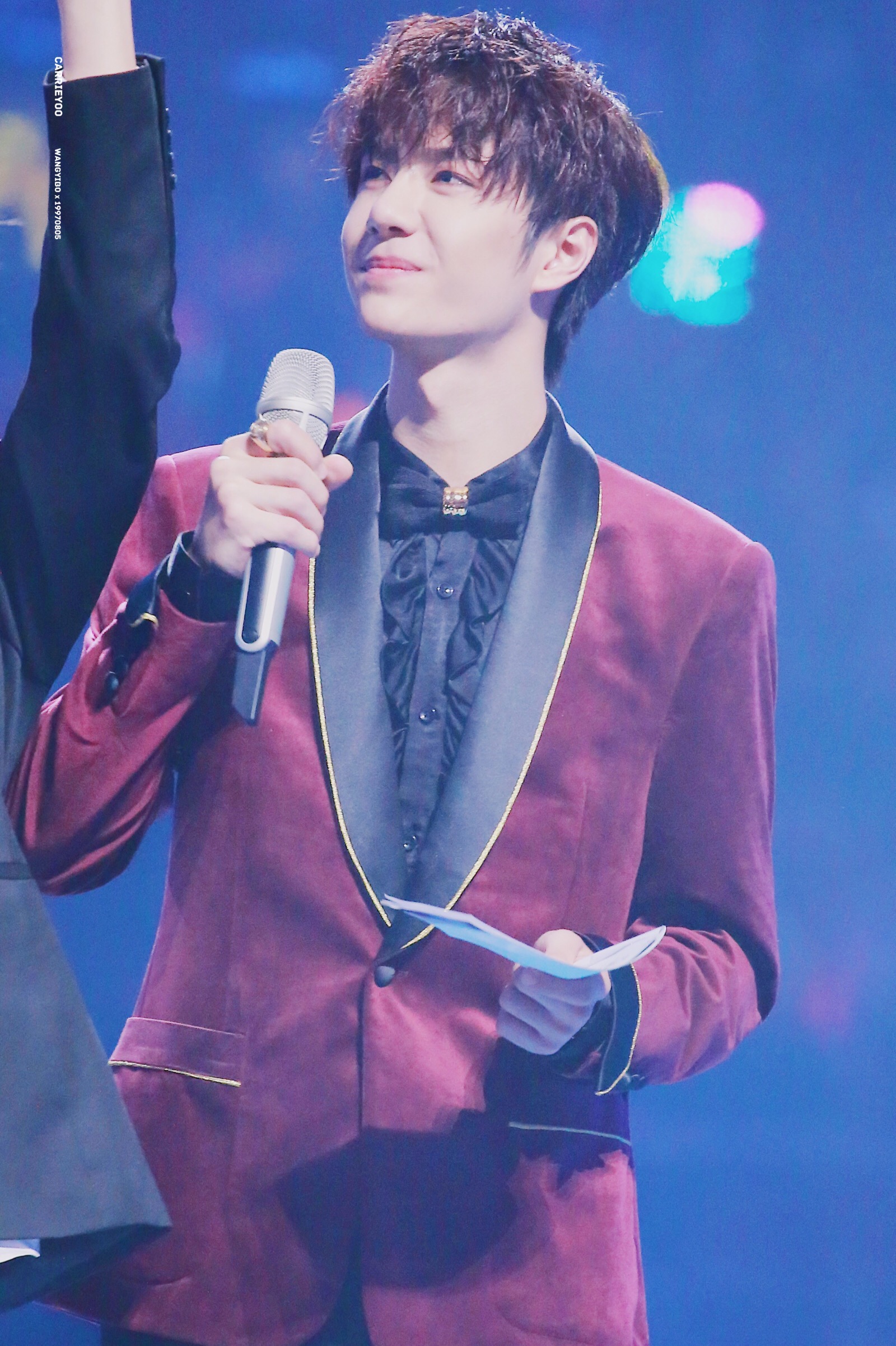 190101 湖南卫视跨年晚会 @uniq-王一博 cr:logo