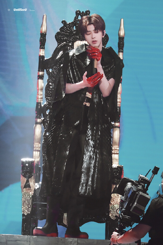 蔡徐坤 1181231 东方卫视跨年晚会 cr:untilseeu_蔡徐坤