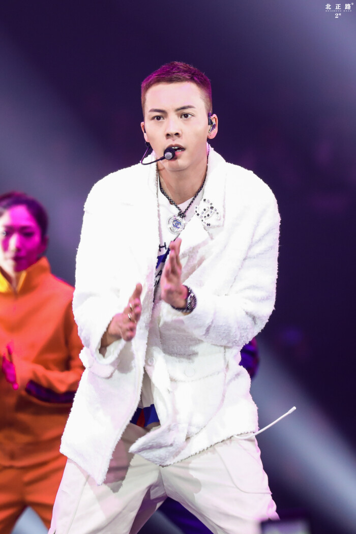 【陈伟霆 william chan】181231 江苏卫视跨年 2391 x 3586 px (图源