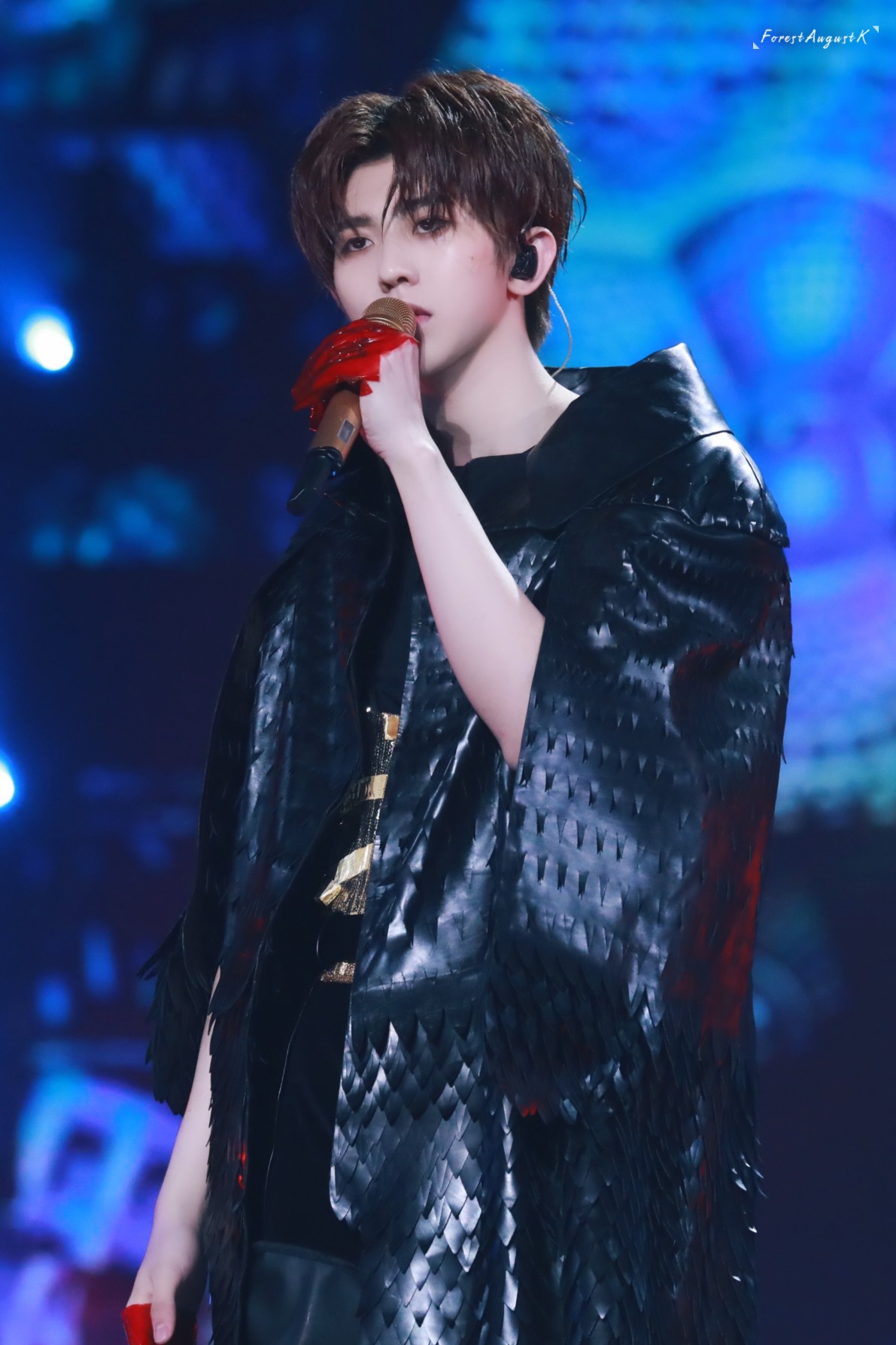 cr:forestaugustk 蔡徐坤 20191231 2019东方卫视跨年演唱会《it"s