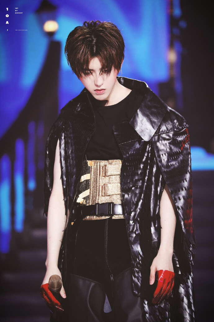 蔡徐坤 181231 东方卫视跨年晚会 cr:1stofaugust