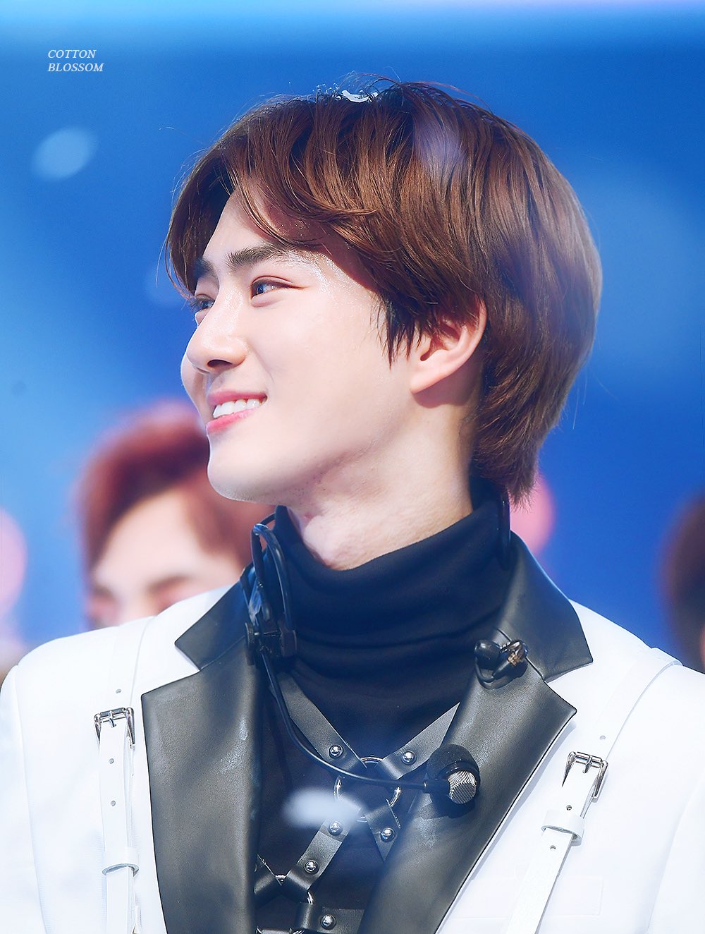 suho 金俊勉