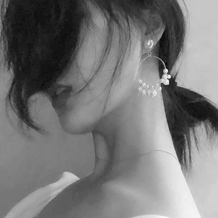 野洵 部位女 锁骨 黑白