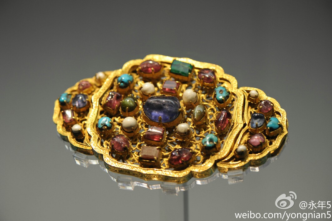 【镶宝石金带饰】——明,首都博物馆.