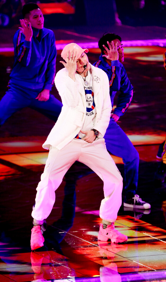 【陈伟霆 william chan】181231 江苏卫视跨年 3141 x 5340 px (图源