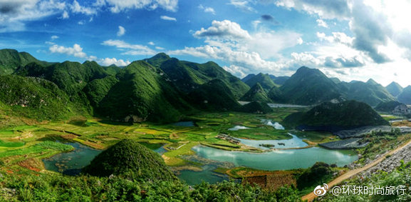 百里平川之上,青峦叠嶂,秀水蜿蜒,飞瀑磅礴,流泉清冽.