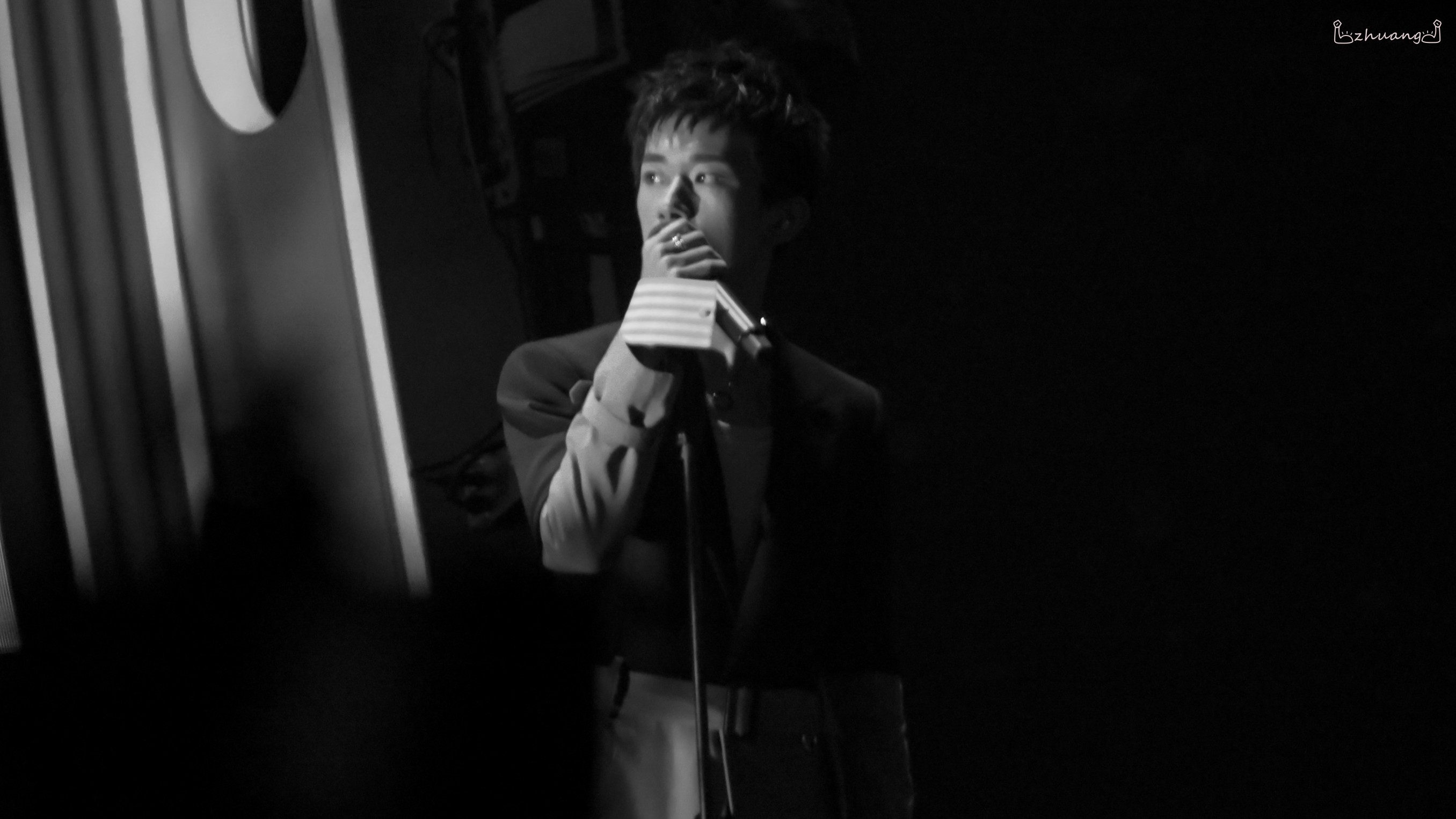 易烊千玺【图cr:logo】