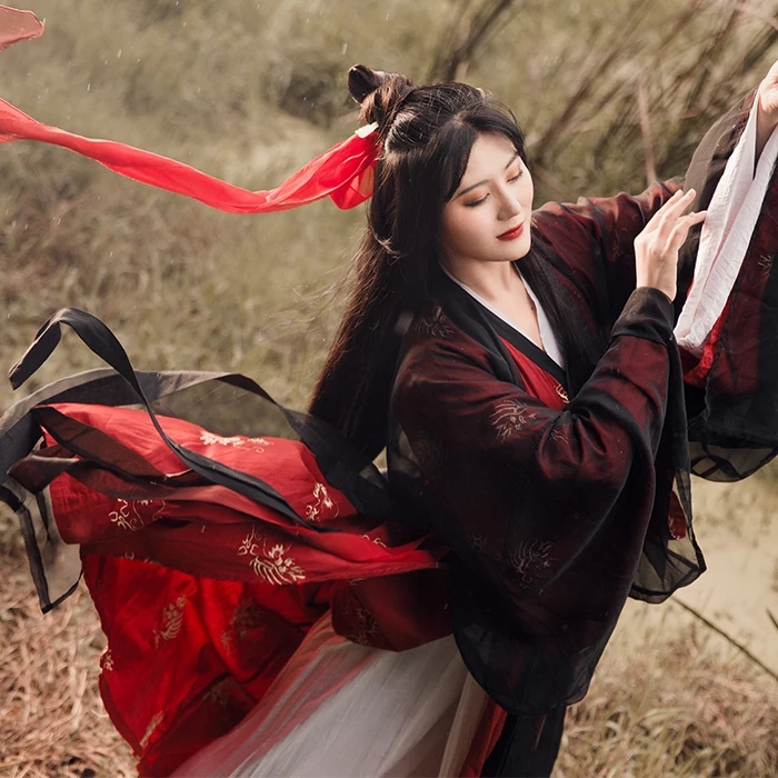 红衣古风女