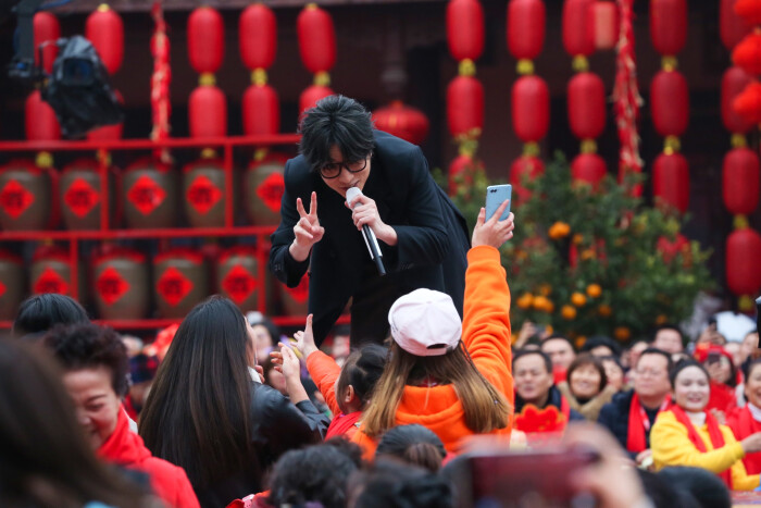 薛之谦央视小春晚录制