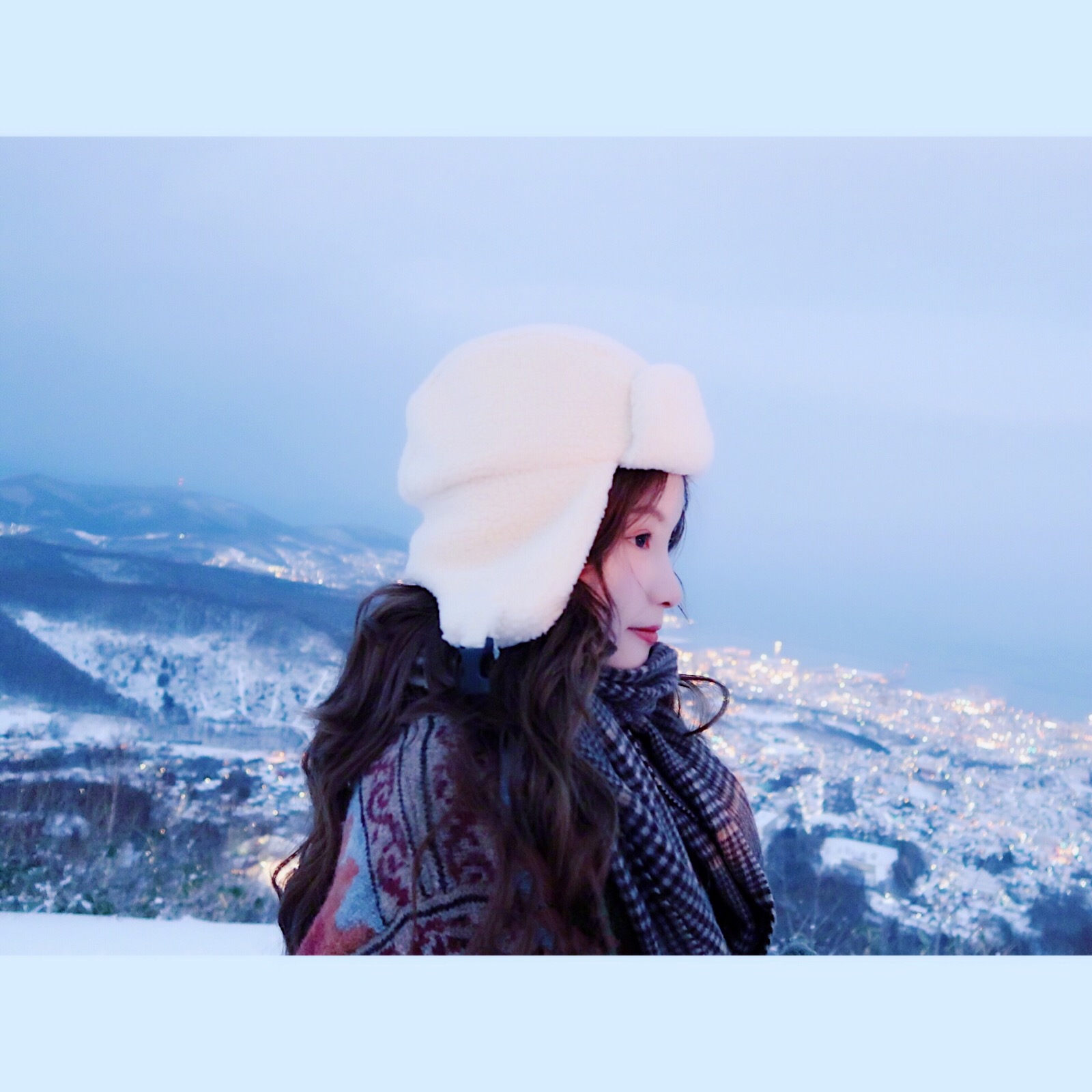 1月14日 16:43   关注  蓝边女头 气质女 闺蜜 侧脸 雪季 评论 收藏