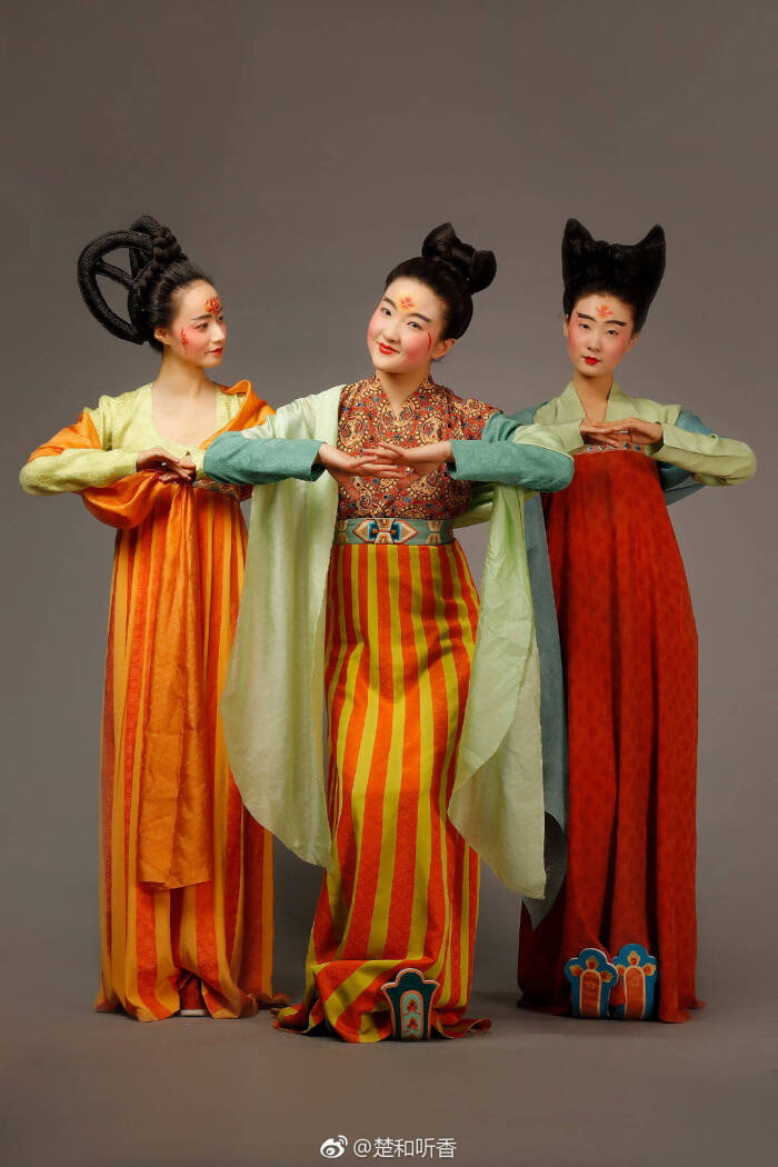 唐朝时期女性服装图片