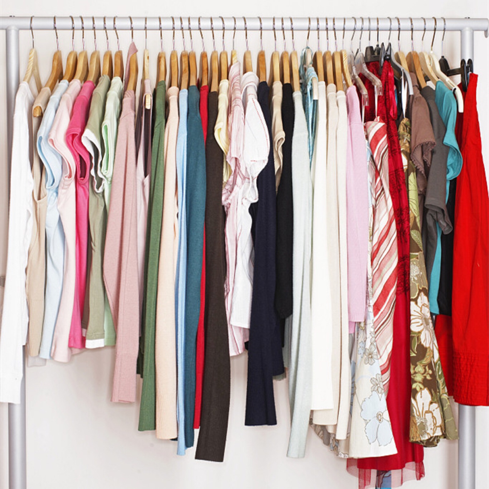 女人的衣柜里再多的衣服也不够穿,是少的原因吗?不是,是不知道穿哪件?