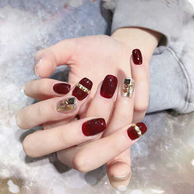 新年红色系美甲仙女们给美甲也过个年叭红色系喜庆又显白 总有一款
