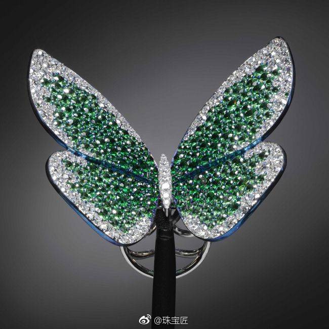 这枚papillon蝴蝶戒指为2014年,英国伦敦珠宝设计师glenn spiro专为
