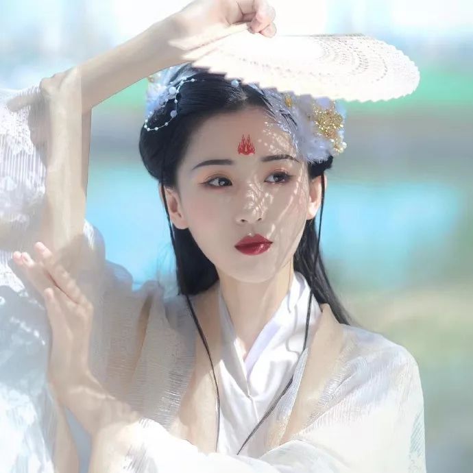 古风头像.拿图自觉 .真人女