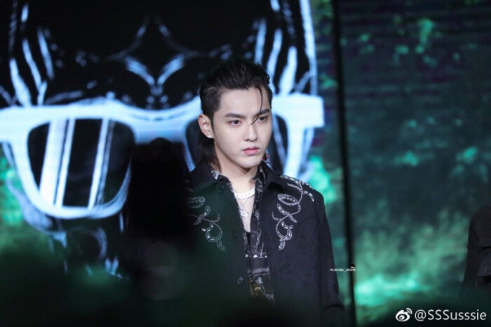 吴亦凡 kris 男头像壁纸 明星制作人 综艺男神 美男帅哥 气质素颜照
