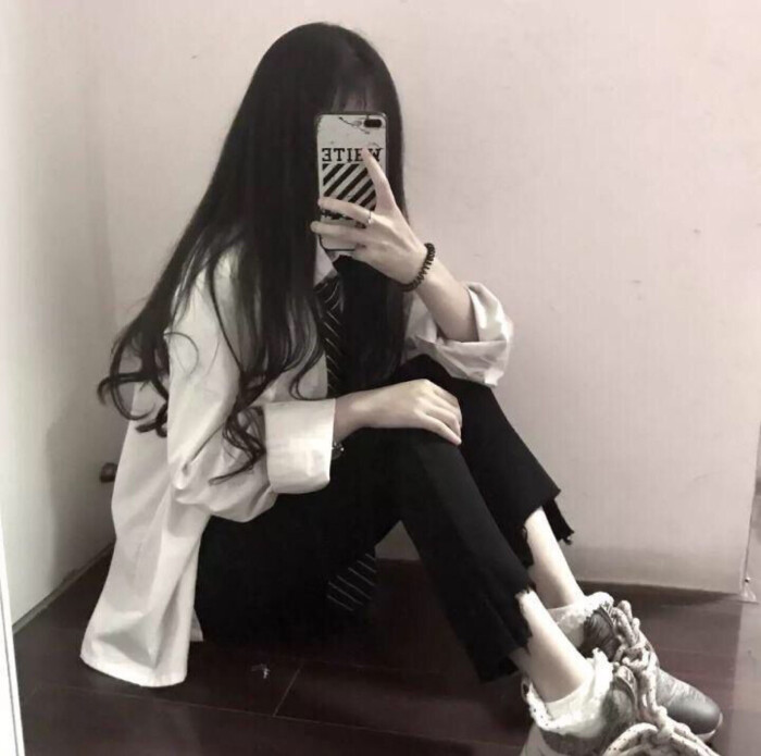 女生真人校服头像露女生胸图片