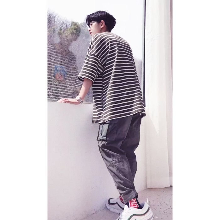 阿黎_ 白边 全身 忧郁男头