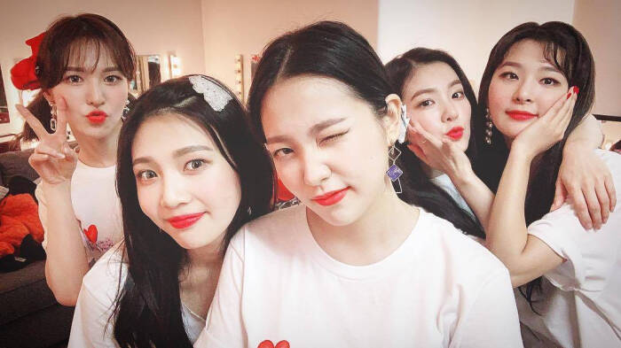 red velvet团照,twice团照高清 red velvet 团体照自拍