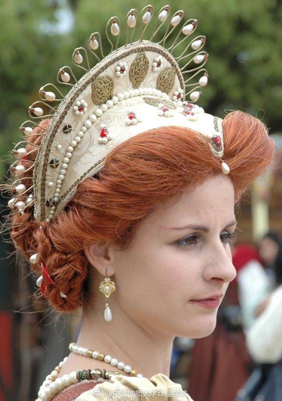 中世纪欧洲女性头饰图片