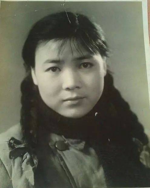 1928年,田华出生于河北唐县一个小村子,原名叫刘天花.