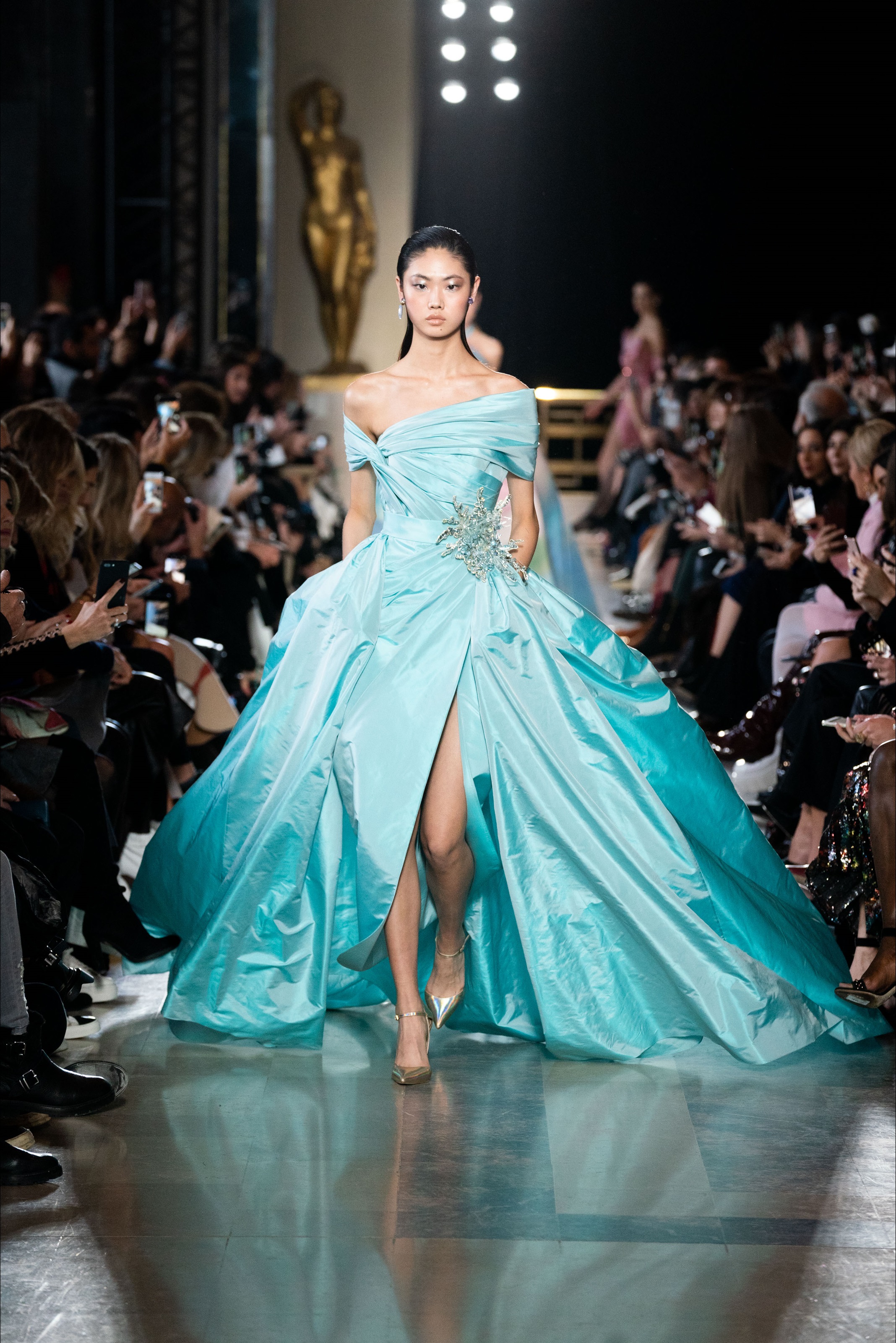 elie saab(艾莉·萨博)2019春夏高级定制发布秀