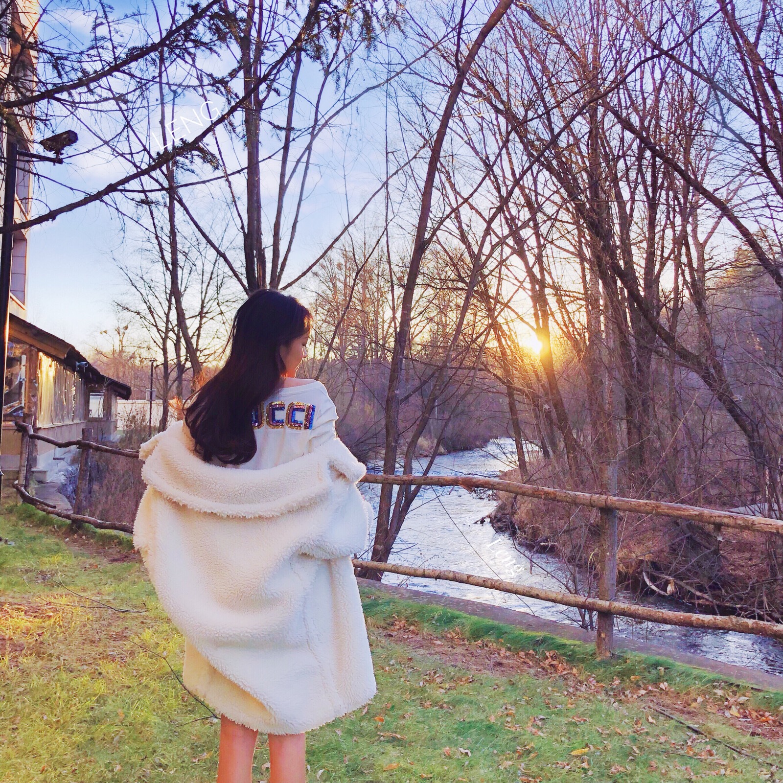 野洵 背影 侧脸女